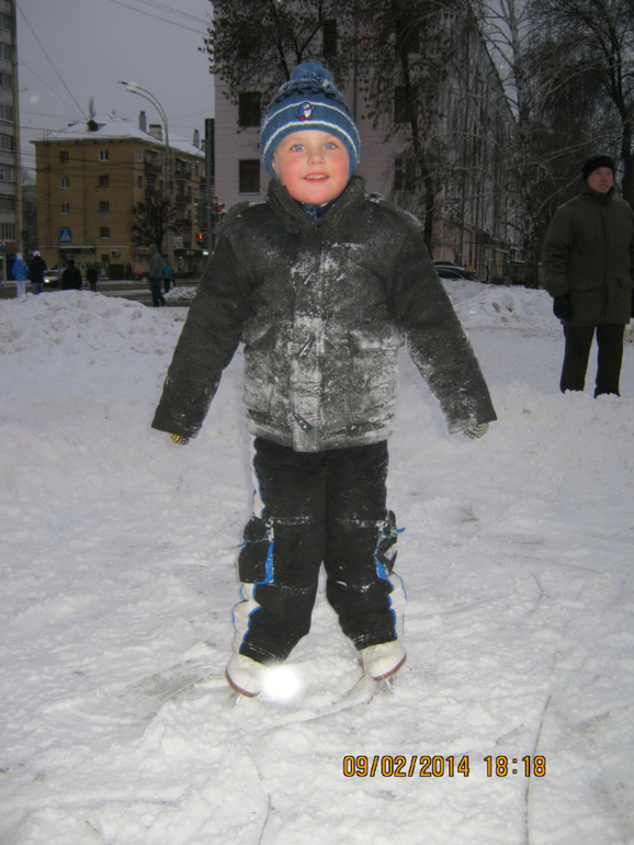 Коньки, лыжи и ледянка