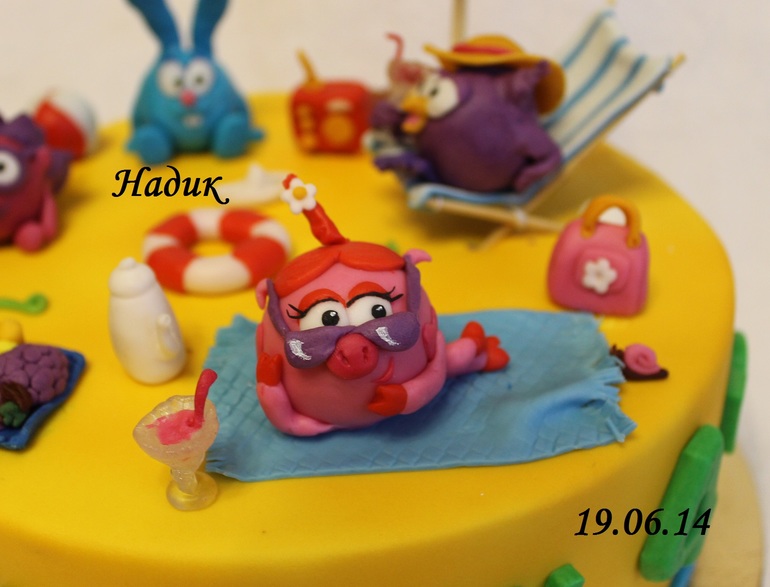 Смешарики на пляже