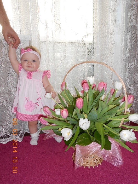 Девчонки, с 8 Марта Вас)))