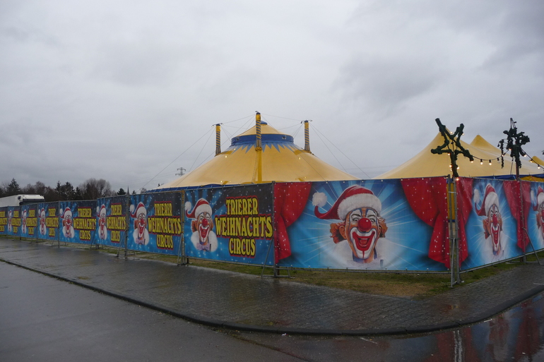 Наш первый поход в цирк в городе Триер.