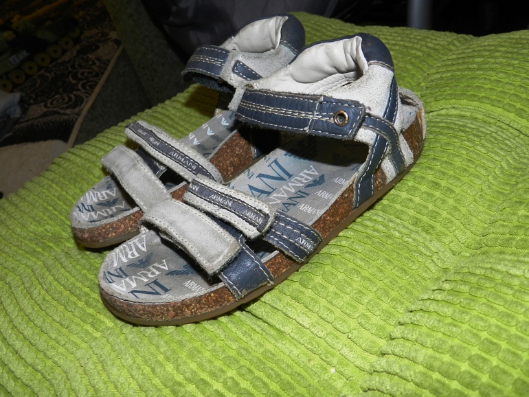 сандалии ARMANI JUNIOR  27размер(17см ) 1500р(почта)