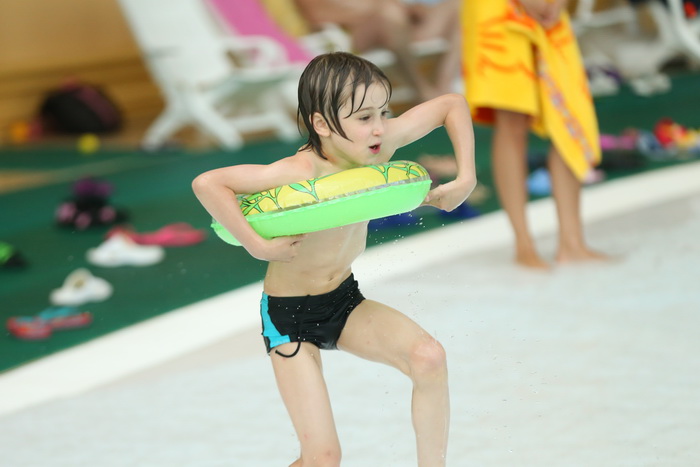 Целый день в аквапарке