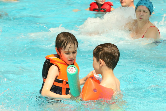 Целый день в аквапарке