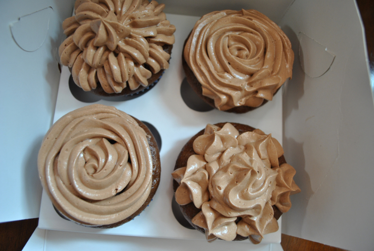 Кап-кейк "Шоколадный" бархат с нежным ореховым кремом