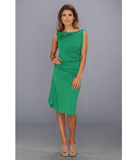 платье с открытой спиной.