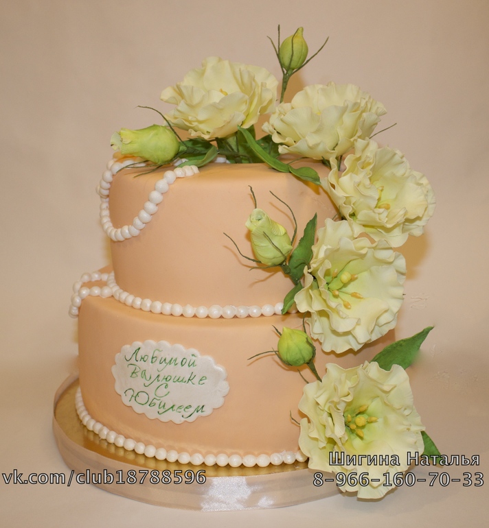 Торт юбилейный с эустомой