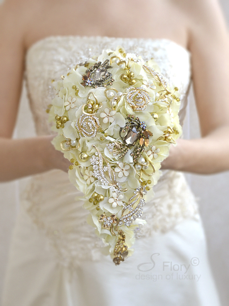 Брошь букет каскадный