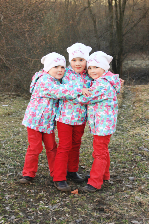 мои тройняшечки на прогулке