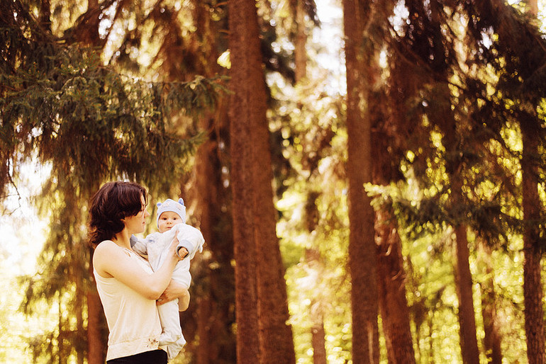 весело погуляли (Славик с мамой, очаровательной Ксюшей)