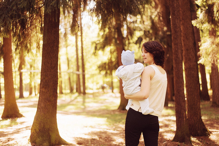 весело погуляли (Славик с мамой, очаровательной Ксюшей)