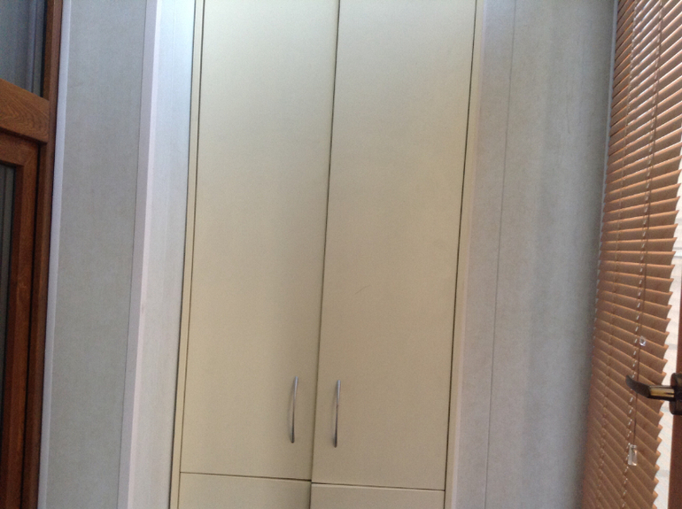 Отдельный балкон или соединить с комнатой??? Помогите!!!