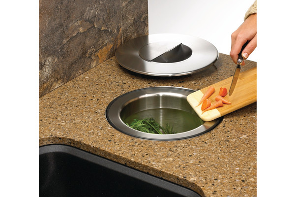 Мусорная дыра.