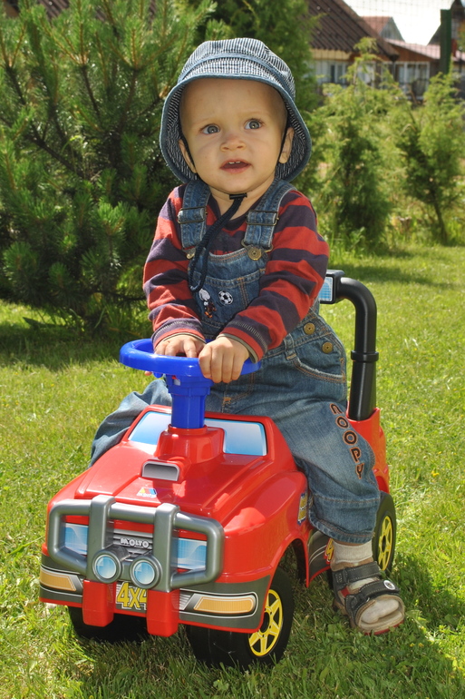 Андрюша, годик +1 неделька