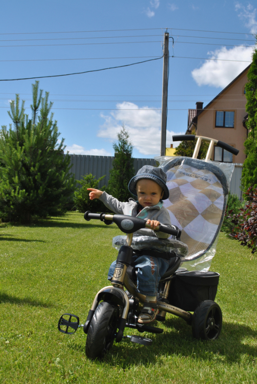 Андрюша, годик +1 неделька