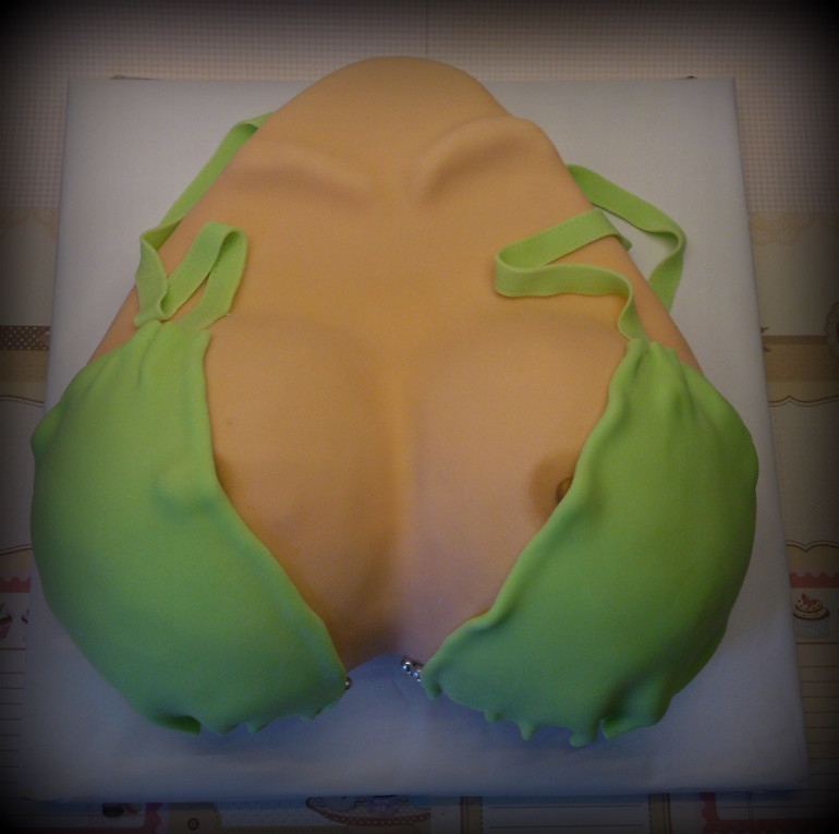 Первый торт-грудь:)
