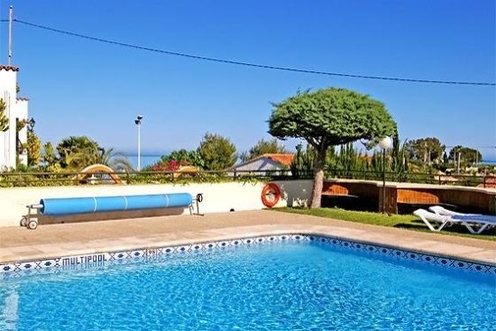 Дом отдыха с общим бассейном на 4 человекa в Кальпе, нa Коста Бланкe, в Испании.