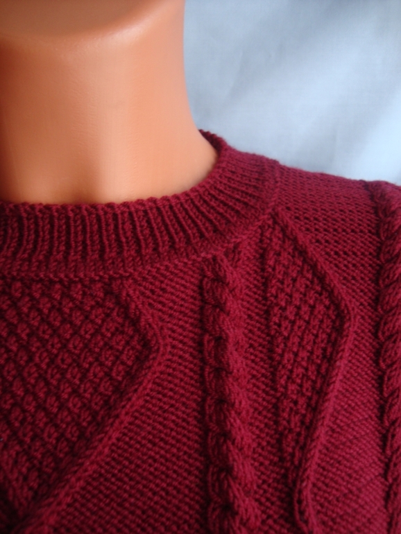 Вишнёвый свитер