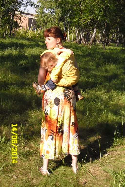 Слингостиль с намеком на этнические мотивы.