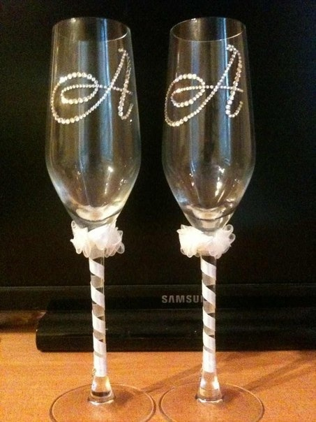 Бокалы инкрустированы кристаллами Swarovski!!!