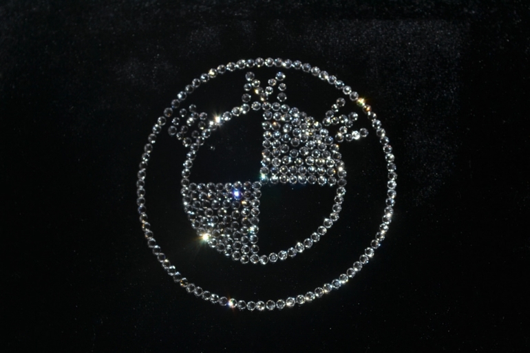 Бархатная подушка в автомобиль "BMW " с кристаллами Swarovski