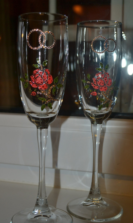 Бокалы инкрустированы кристаллами Swarovski!!!