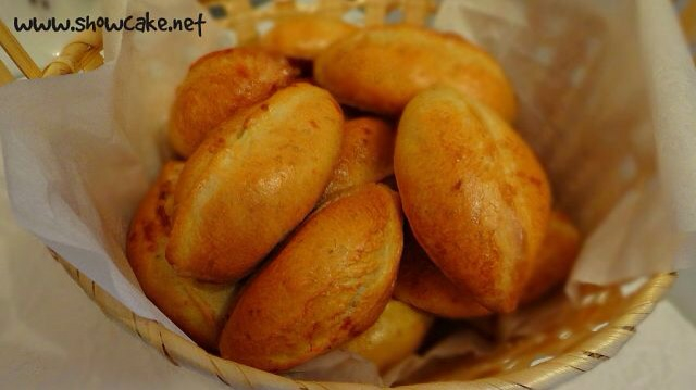 Пирожки с яблоками, угощение в детский сад.