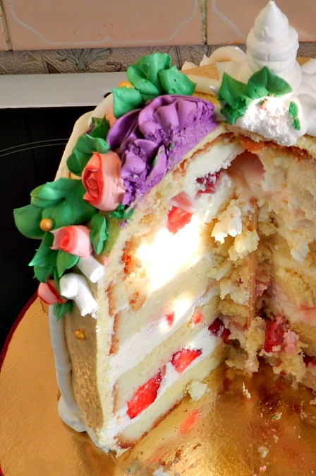 Клетка внутри))