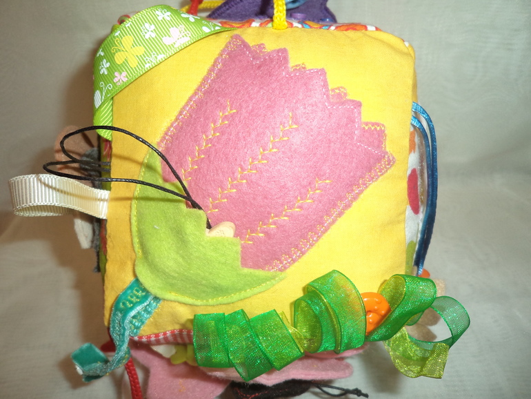 Развивающий кубик "Насекомые-птички и ёжик":)))