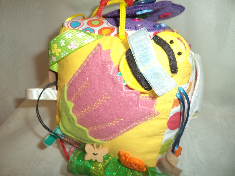 Развивающий кубик "Насекомые-птички и ёжик":)))