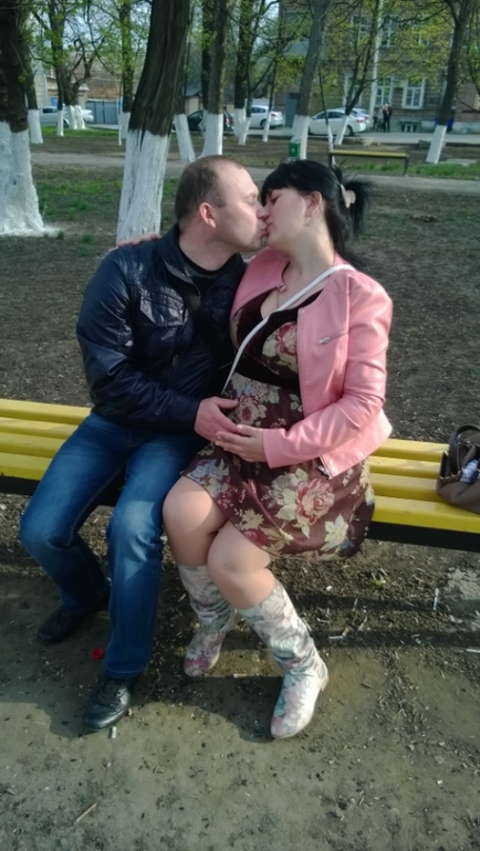 Несколько любительских фото с животиком.