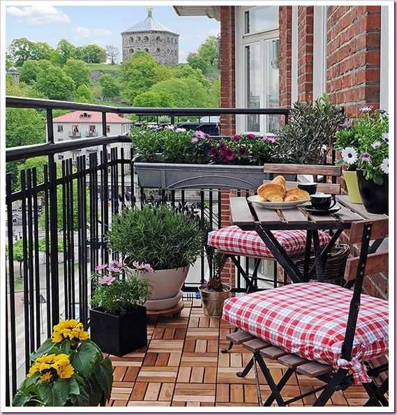 Обустраиваем балкон)