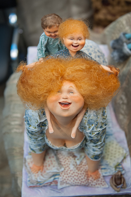 Зацепили куклы.