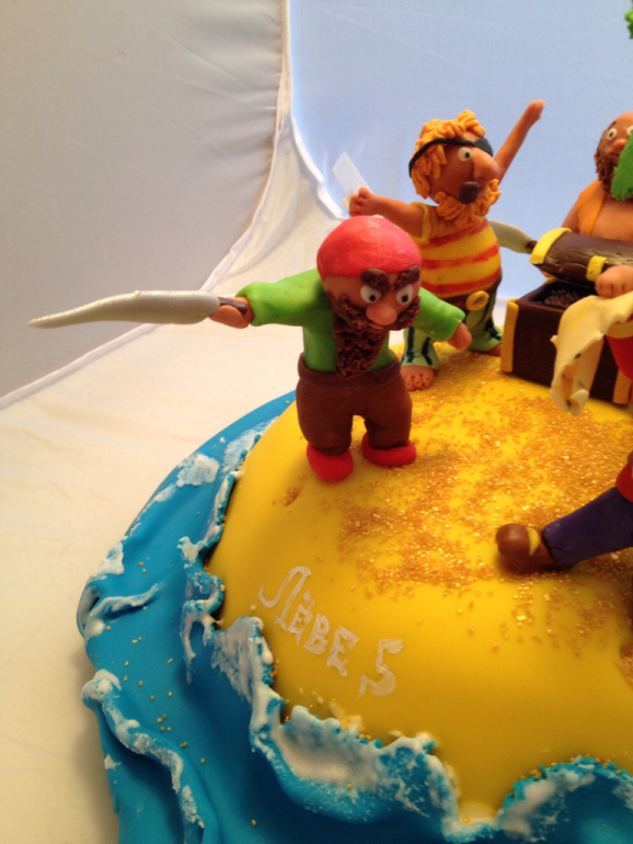 Торт с пиратами