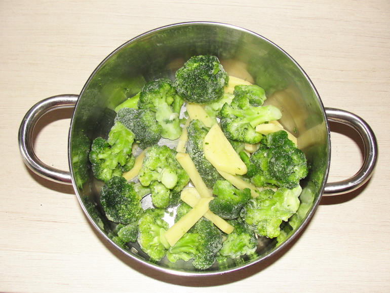 Пюре из брокколи и сельдерея