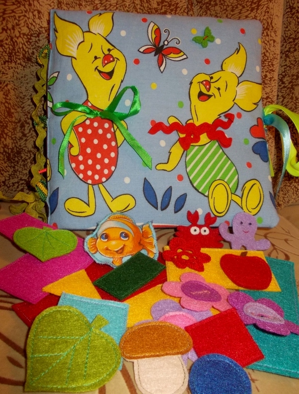 Книжка с Пятачками)