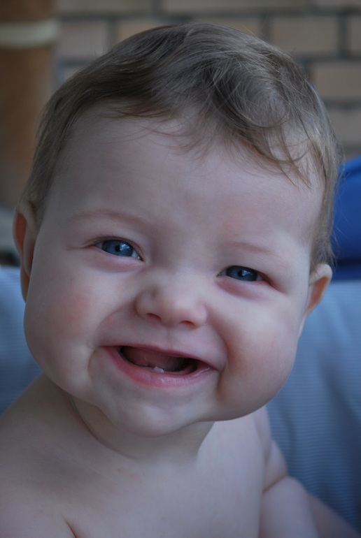 Первый зуб!