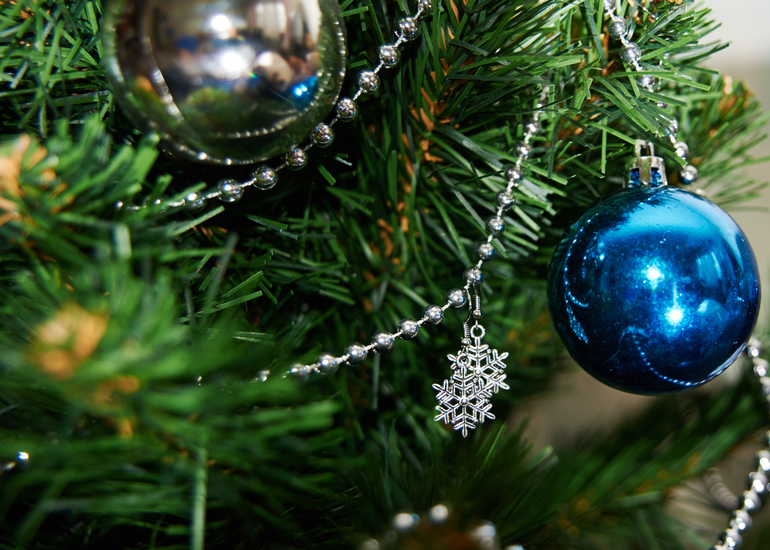 Зимние сережки-снежинки