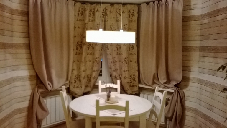 а вот наш эркер)осталось только ухваты для штор купить..