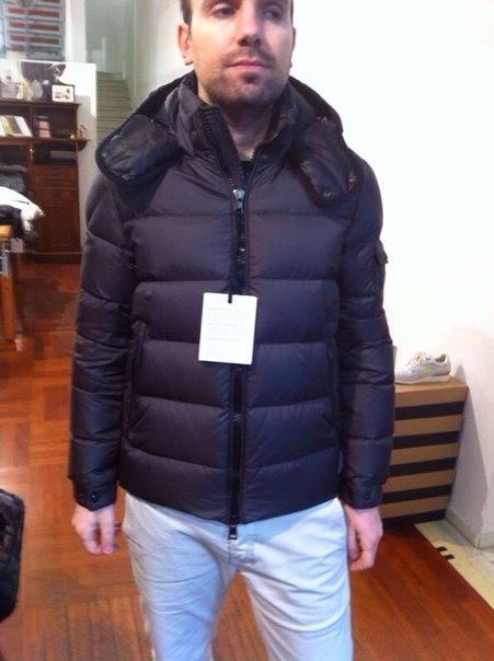 Moncler со скидками на заказ!мужское!)
