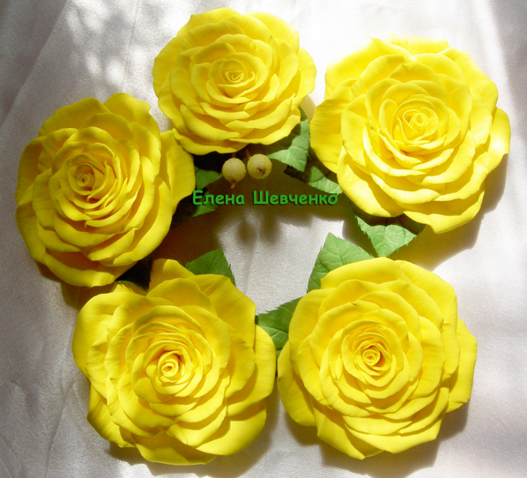 "Лимонные розы" на платье на выпускной в детский сад