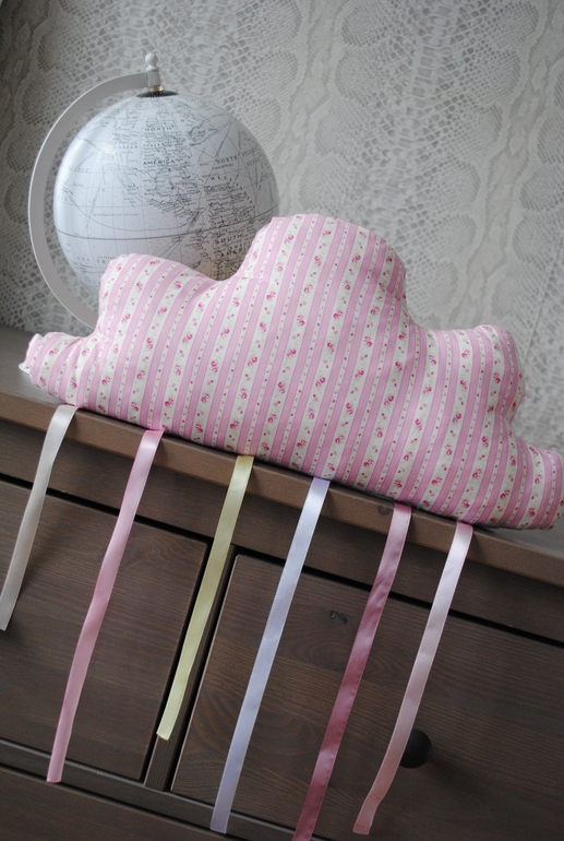 Декоративная подушка Облако. 850 руб