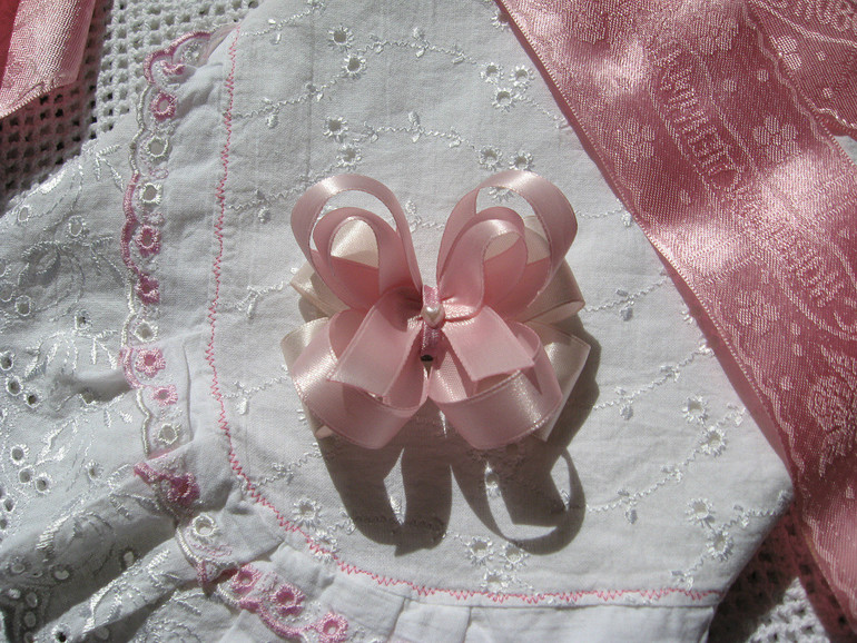 Девочки, прошу проголосовать какой бант на выписку красивее..