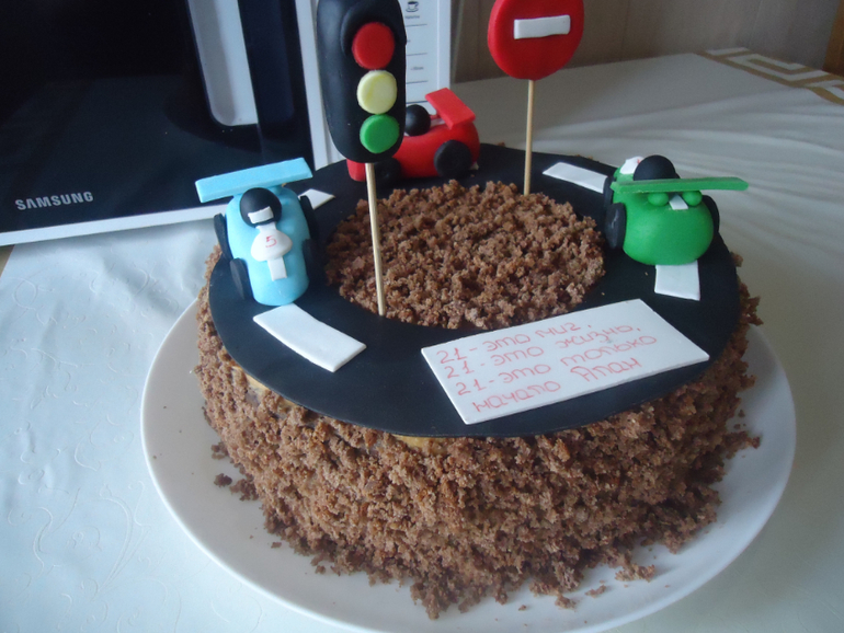 Полумастичный торт на др