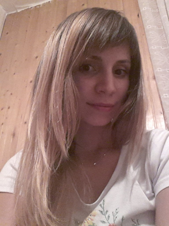 Девчули помогите с прической, пожалуйста)