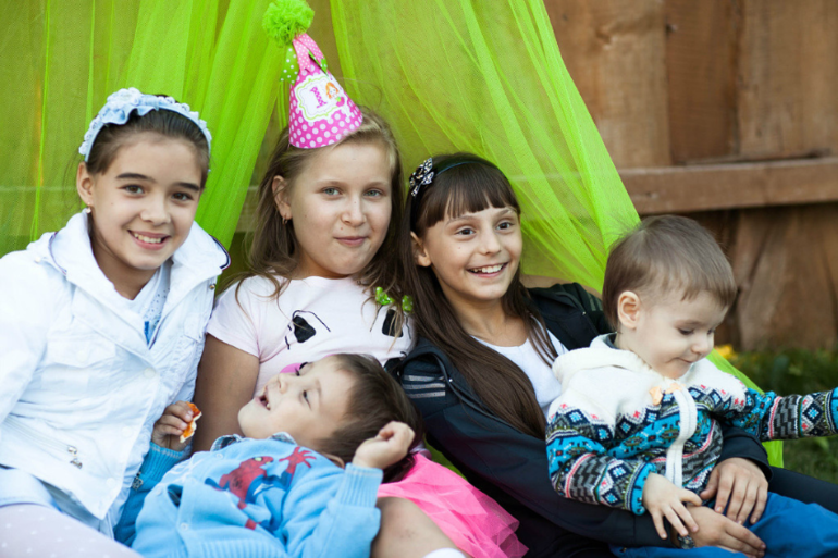 Оформление в розово-салатовом стиле с феечками