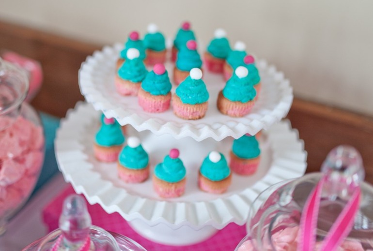 Бирюзово-розовый свадебный candy bar