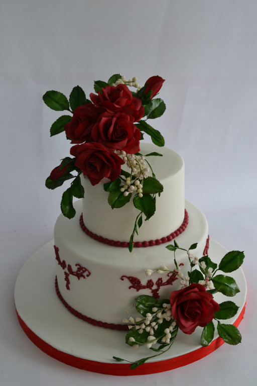 Свадебный торт с розами и ландышами...вес 6,5 кг