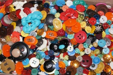 Аппликации из пуговиц.