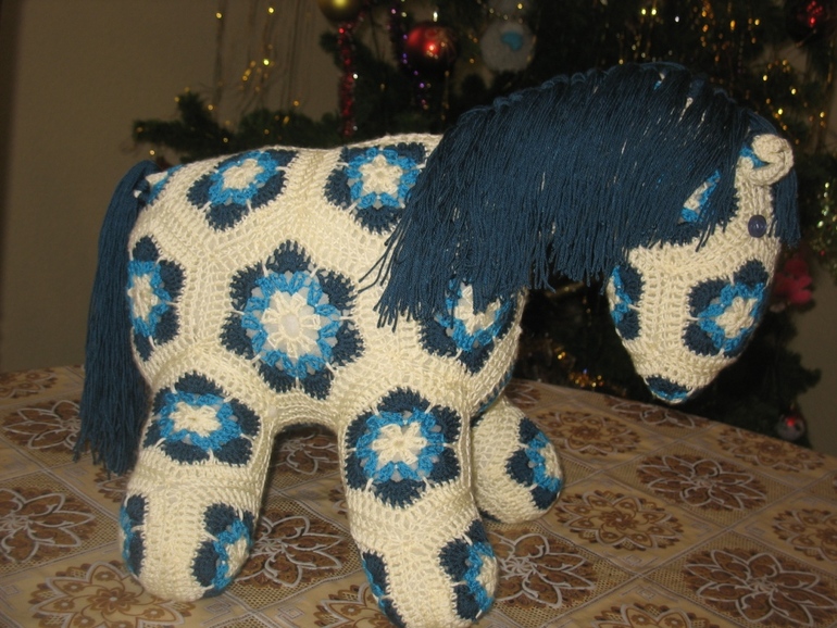 Новогодняя лошадка