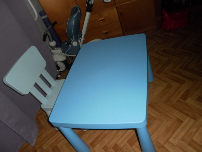 Наши столик и стульчик Mammut